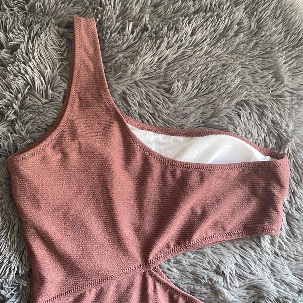 Cupshe Ribbed One Shoulder Cut-Out Side Swimsuit - Picture 6 of 11